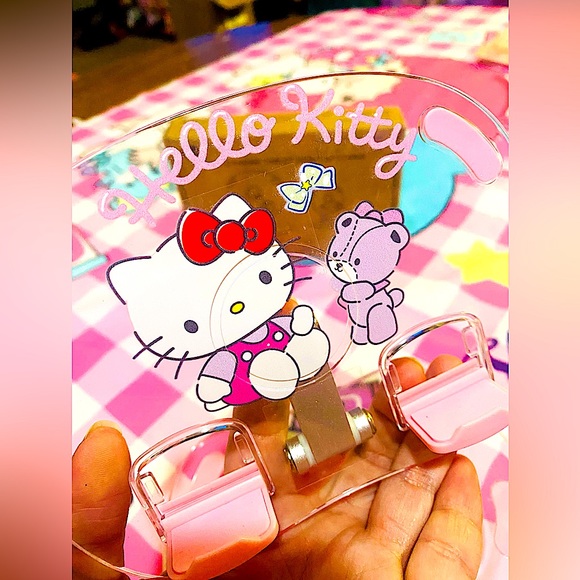 Hello Kitty tablet stand - Picture 2 of 4